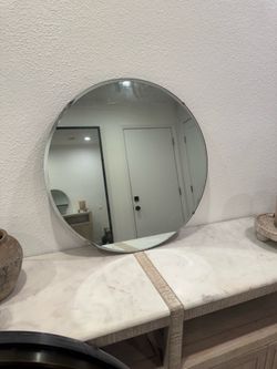 Small frameless mirror
