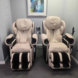 2 Massage Chairs