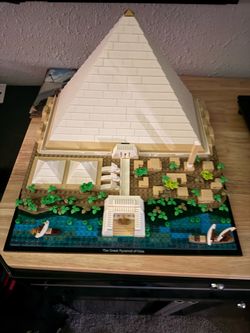 Lego pyramid of Giza