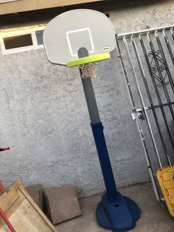 Little Tikes Adjustable Basketball Hoop