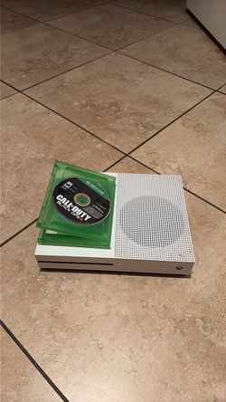 Xbox 1s with call of Duty game
