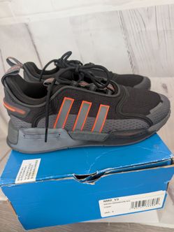 Adidas NMD V3 sneakers size 9