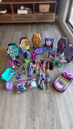 Monster High Sets & Dolls