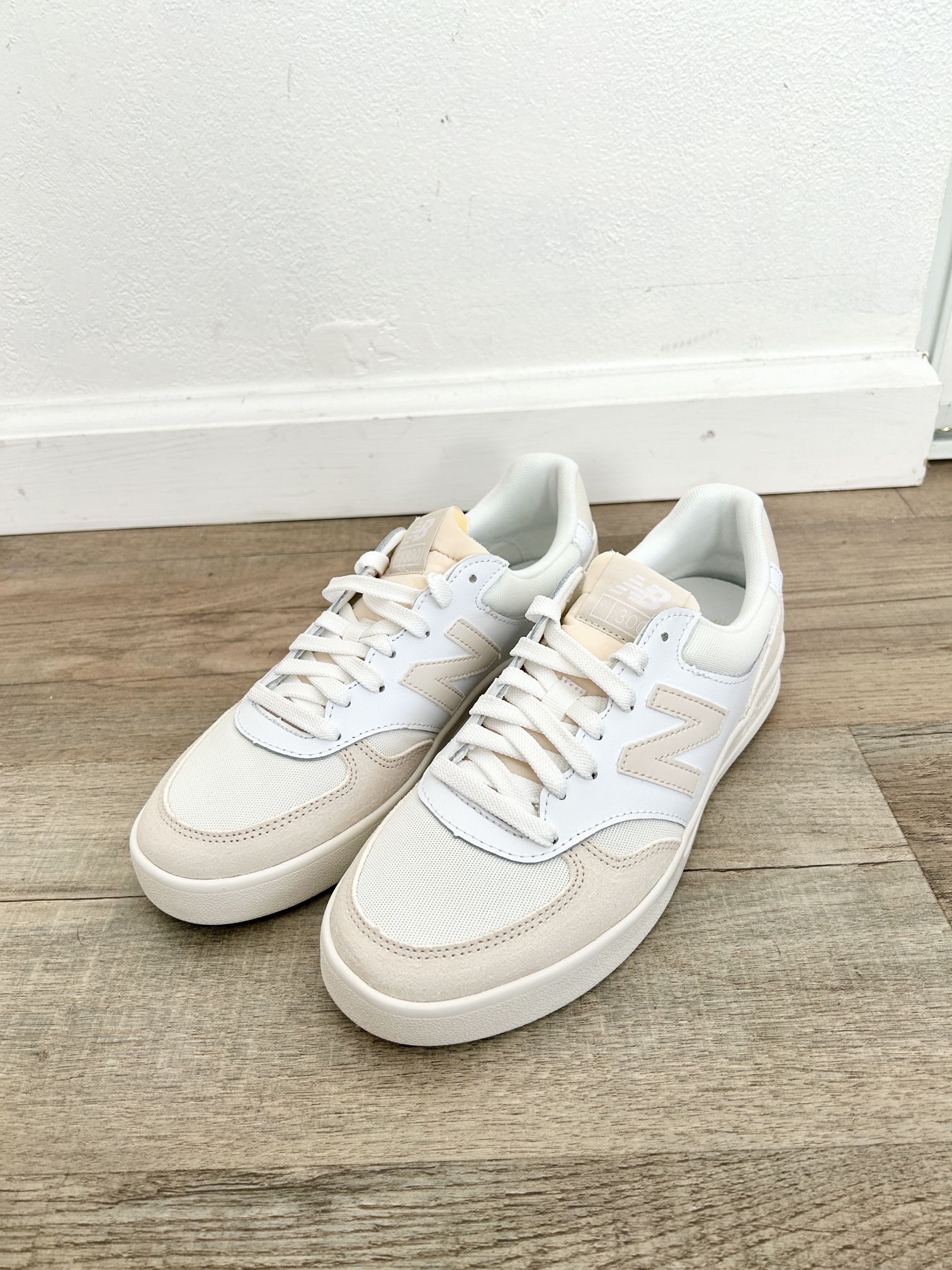 NEW New Balance white beige leather sneakers 6.5