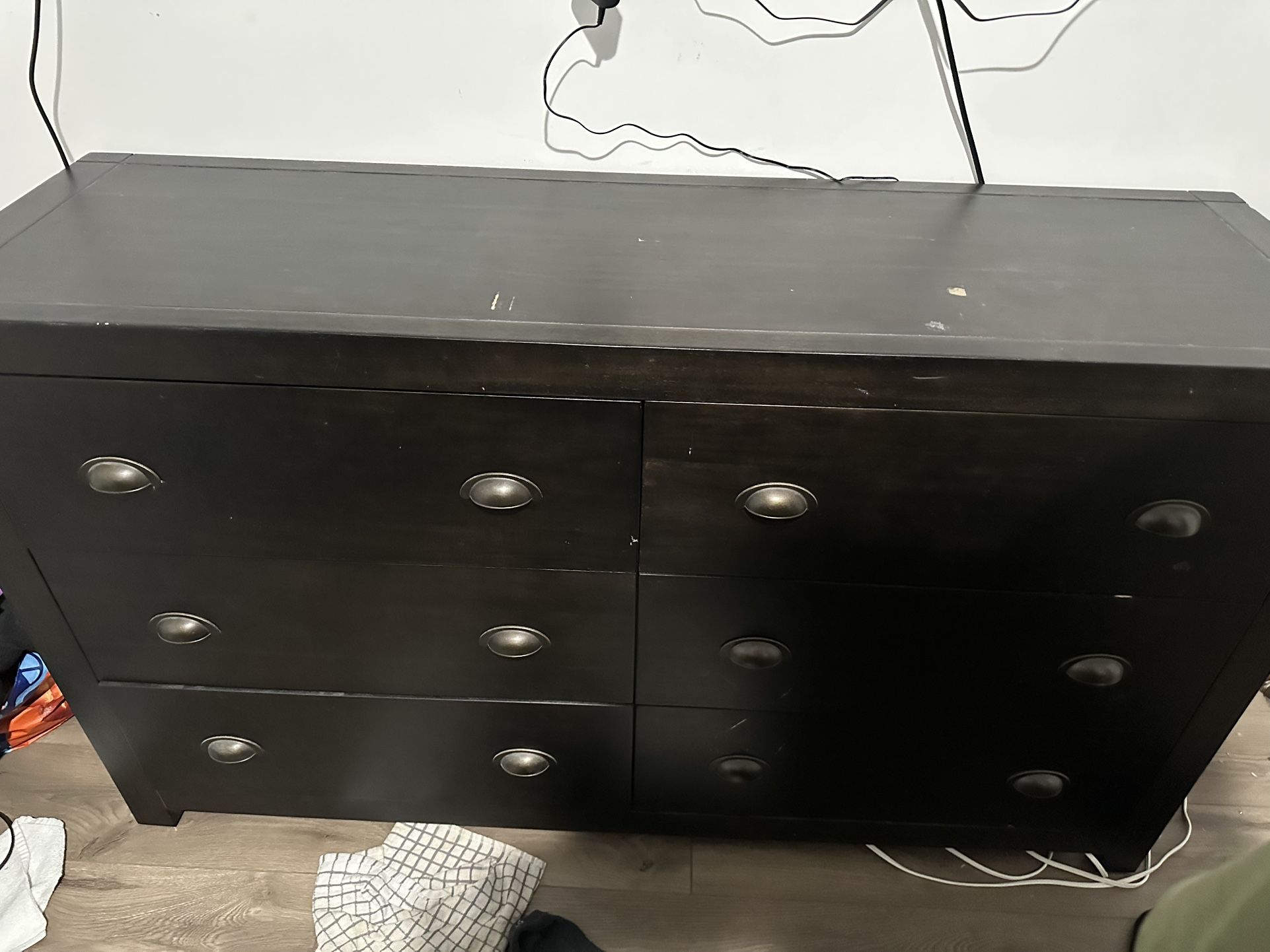 Dresser With 2 Matches Nightstands