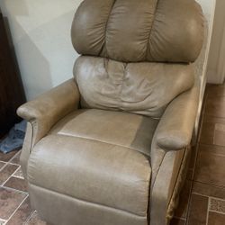 Small powered Lift recliner 