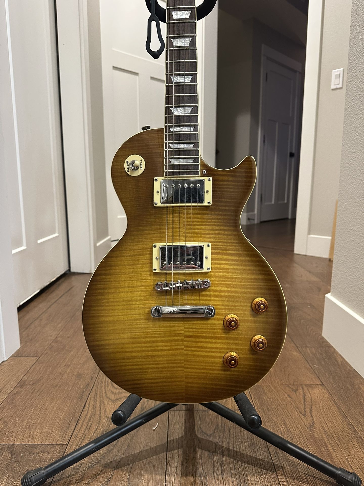 Epiphone Les Paul Standard Electric Guitar With Hard Case - Honeyburst