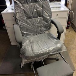 Office Chair with Footrest