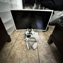 Xbox One And Monitor 