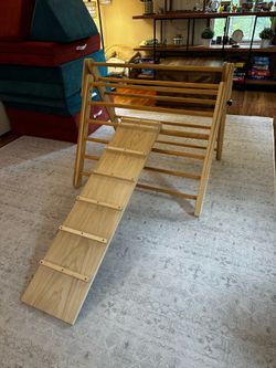 Pikler Triangle / Climbing Triangle