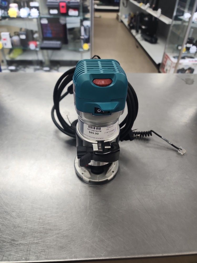 New Makita Router MODEL Rt0701c