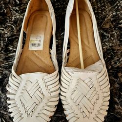 Naturalizer White Woven Leather Flats Size 11