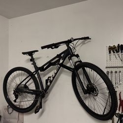 Marlin 7 Mountain Bike - Brand New 