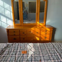 Queen Dresser , Mirror & Headboard 
