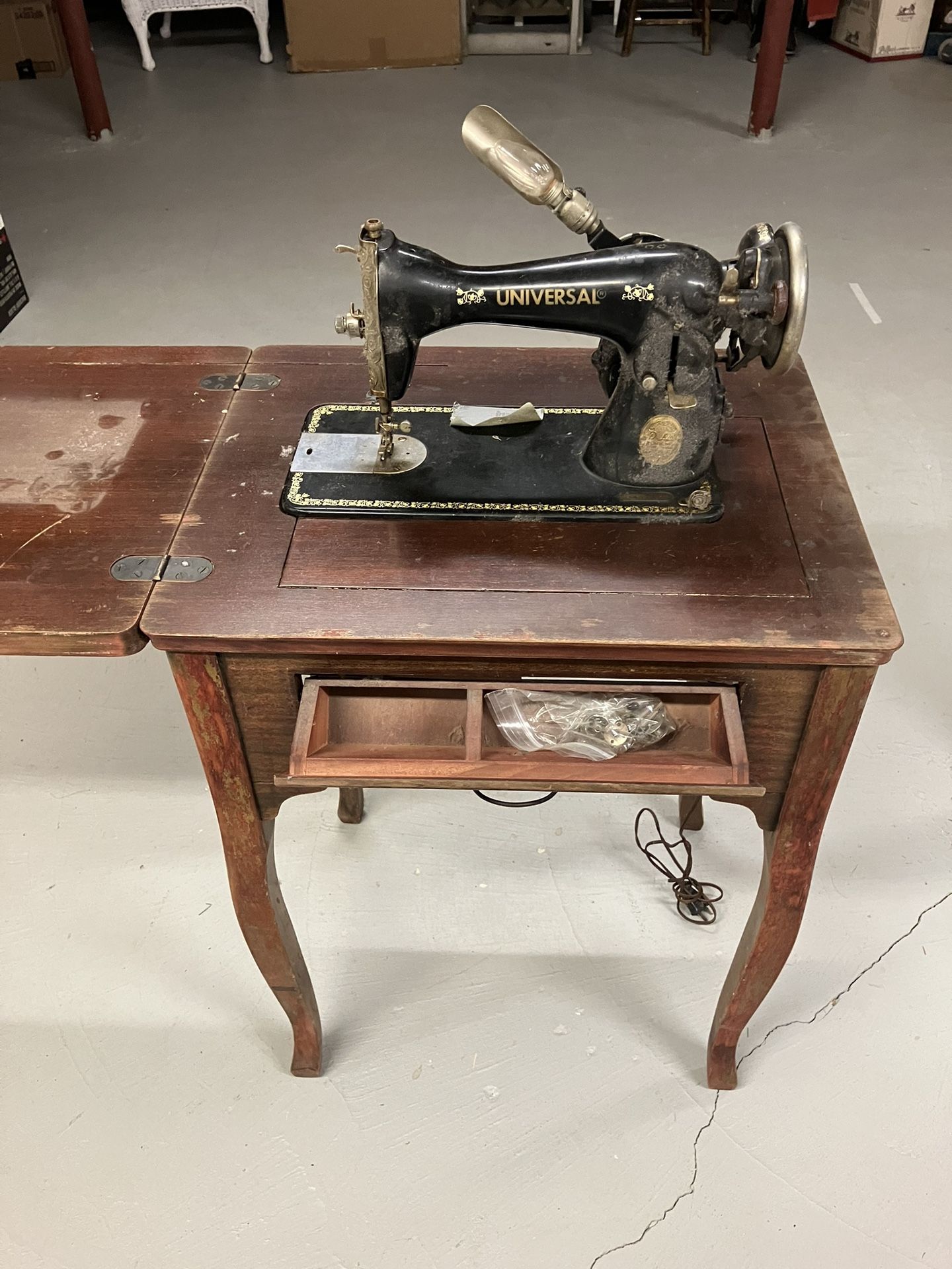 Antique Sewing Machine Universal 