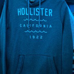 Hollister sweater for men size small