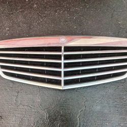 2007-2013 Mercedes S550 (S Class) Grill OEM.