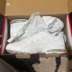 White Pumas With Gold. Size 9 Women’s 