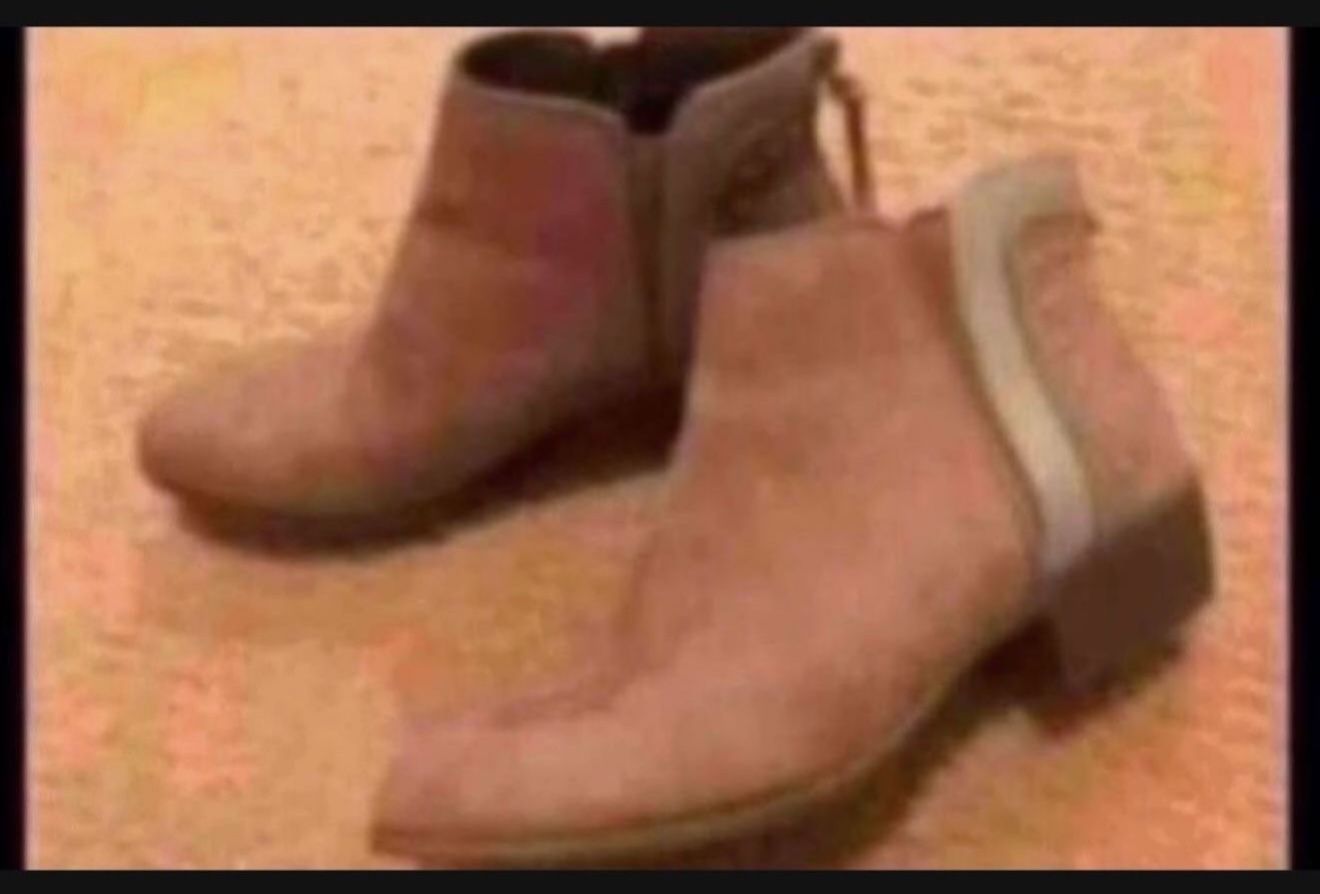 Womens Boots Size 8.5