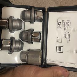 Genuine GM Wheel Locks 