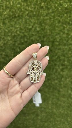 10kt hamsa charm