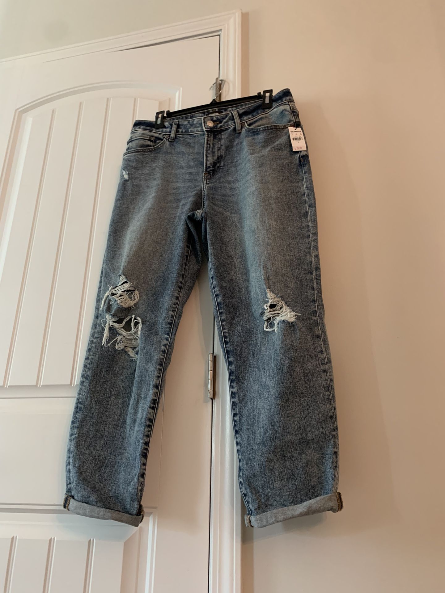 New w tags! Express women's Mid Rise Slim Boyfriend denim jeans