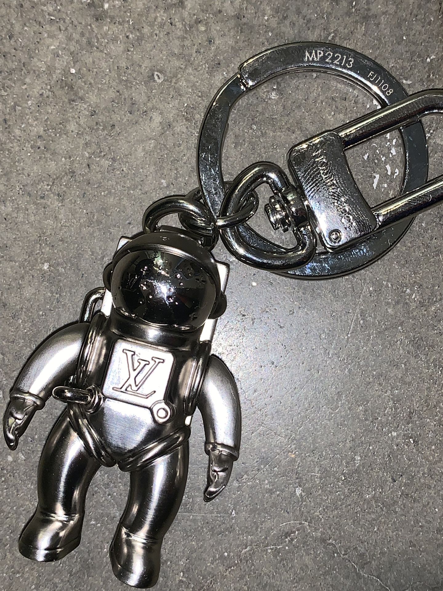 Louis+Vuitton+Astronaut+Spaceman+Keychain+Key+Chain+Bag+Charm+MP2213+Silver  for sale online