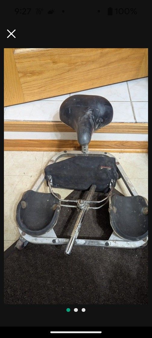 Flooring seat roller Racatac kneeling sitting creeper with chest support but missing frame post connector for it