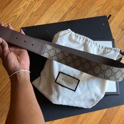 Brown Gucci belt 