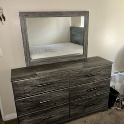 Bedroom Set (dresser , Bed, Dresser Side piece)