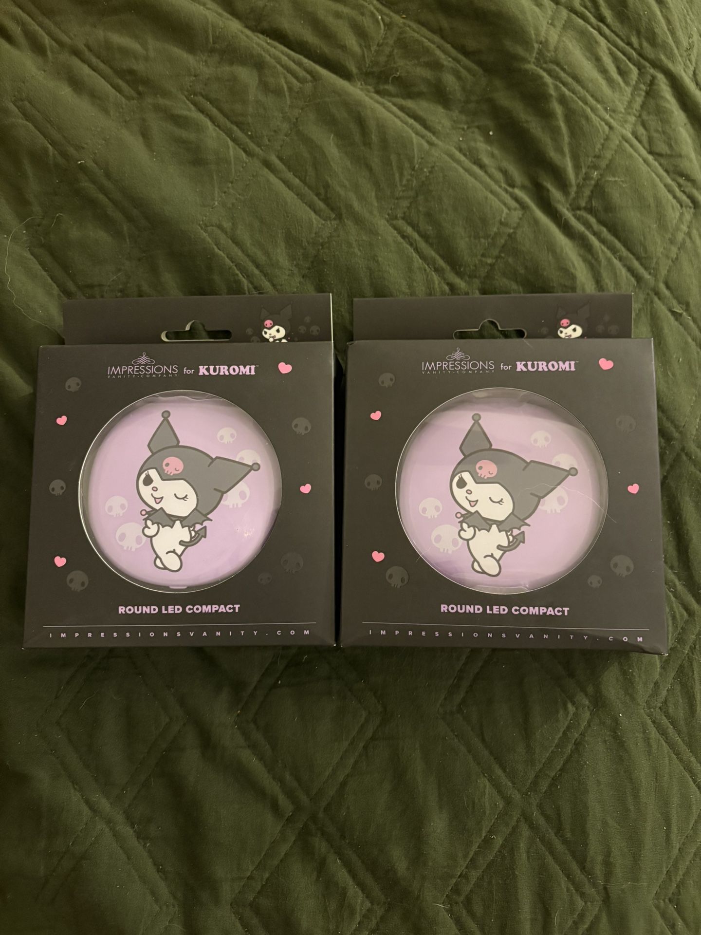 Kuromiâ„¢ Round LED Compact Mirror