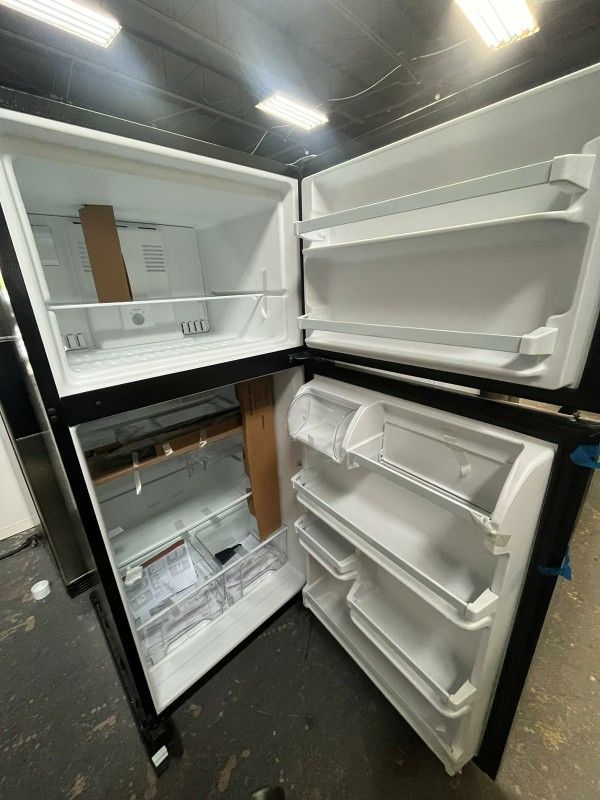 Refrigerator Whirpool 30 Inch New for Sale in Hialeah, FL OfferUp