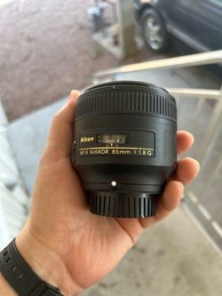 Nikon 85mm f/1.8G AF-S NIKKOR Lens *NEAR MINT*