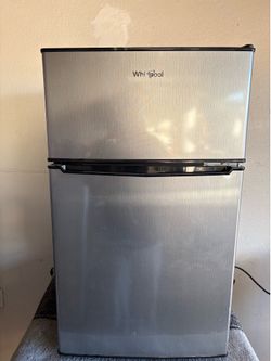 Whirlpool 3.1 cu. ft. 2-Door Mini Fridge / Compact Refrigerator