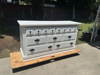 DRESSER