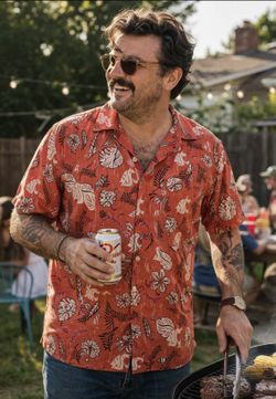 Wes and Willy Washington State Cougars Hawaiian Button-Down Shirt Red Size L