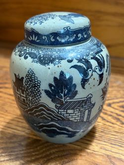 vintage petite 1940s blue and white porcelain Japanese ginger jar
