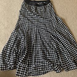 $45| Small| KARL LAGERFELD Women's Sneaker Houndstooth Skirt