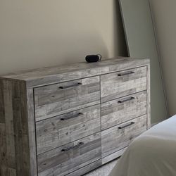 Ashely Furniture Effie Dresser with Mirror