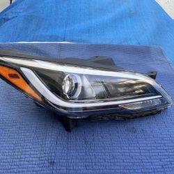 2016 Hyundai Sonata Hybrid Passenger Side Headlight