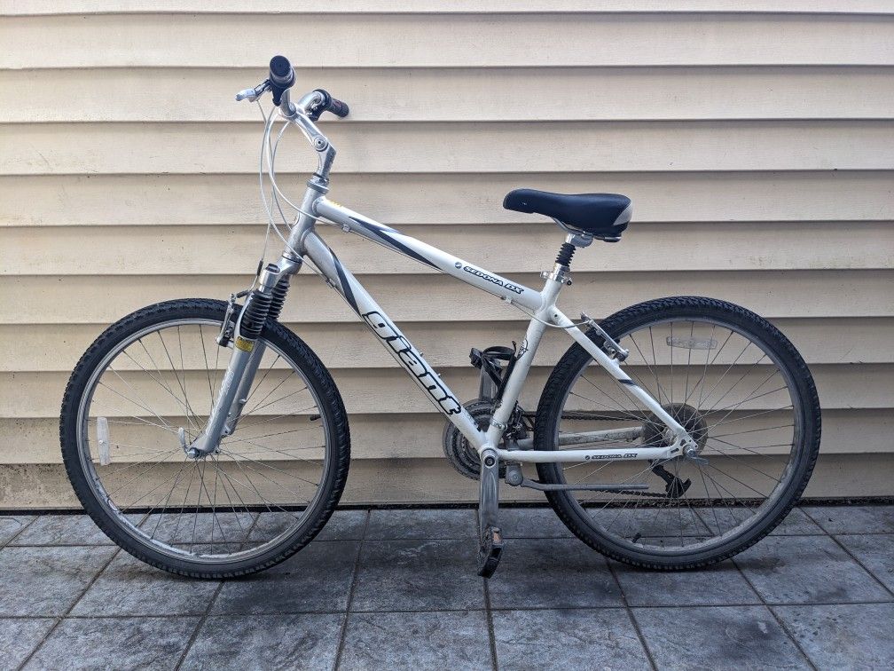 Giant Sedona DX 26" 21-Speed Hybrid Gravel / Mountain / Road Bike - Front Shocks - Comfort Seat - Light 18" Frame - TUNED - Near NEW (MSRP $480)