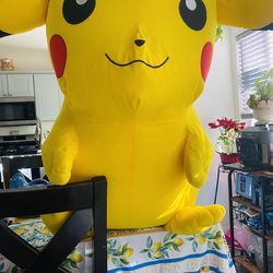 GIANT Pikachu!