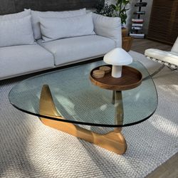 Noguchi table From Design Within Reach - Excellent Condition 