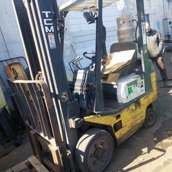 Forklift  TCM 3000lb 3 Stage Mast/side shift 