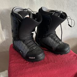 THIRTYTWO SNOWBOARD BOOTS M 10.5 CHECK OUT MY PROFILE FOR MORE GREAT ITEMS 