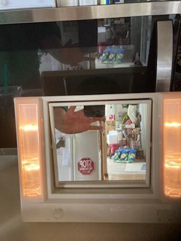 Vintage battery operated lighted make up mirror $5 EVERSONĀ -
