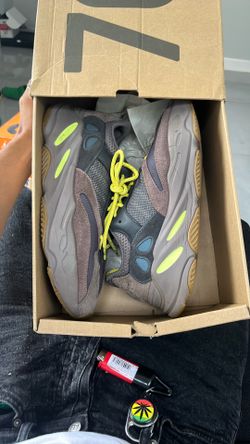 Yeezy Boost 700 “Mauve” – Size 12 – Great Condition