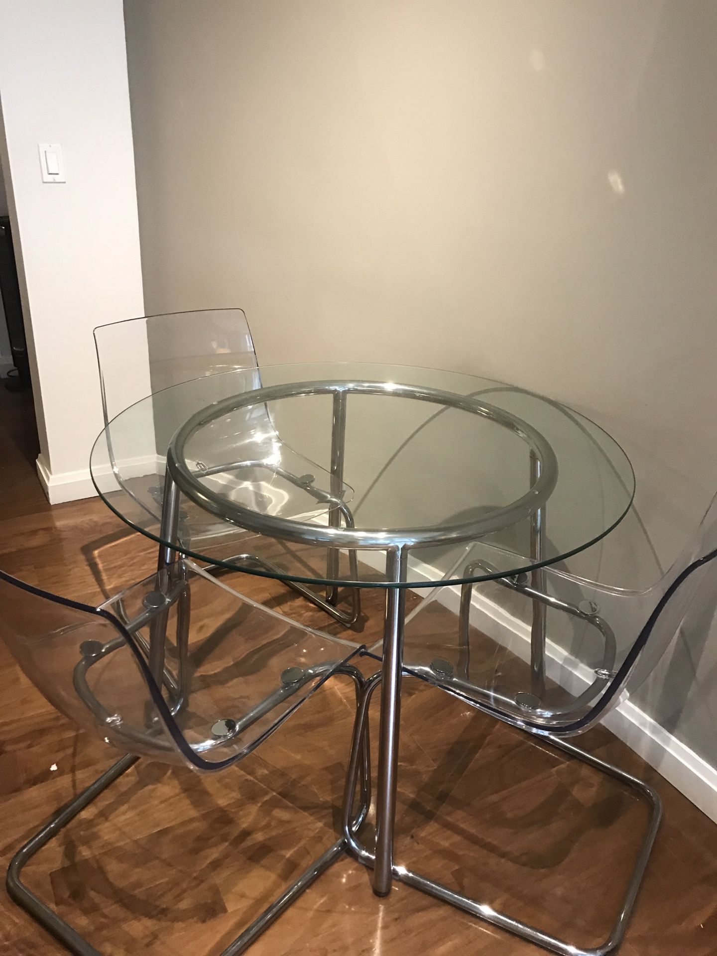 Dining table and 3 chairs
