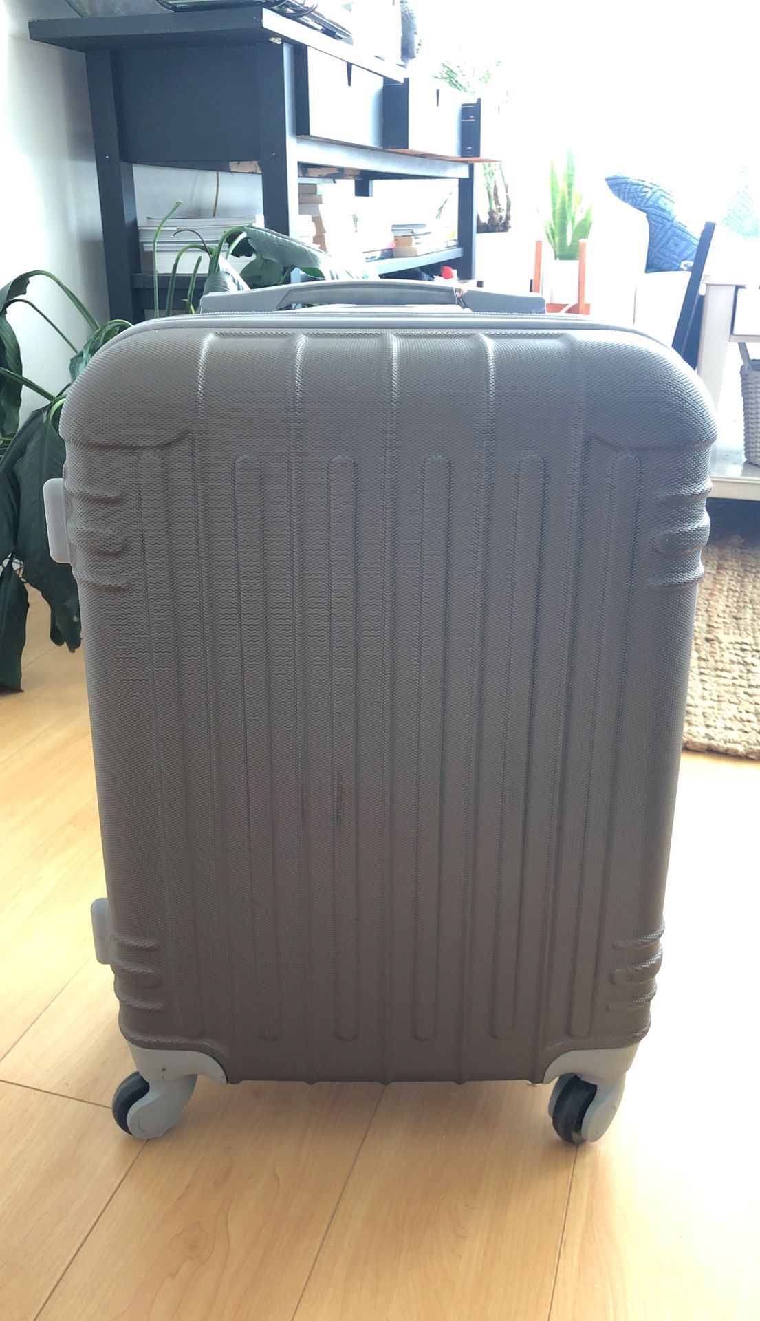 Rolling carry on bag