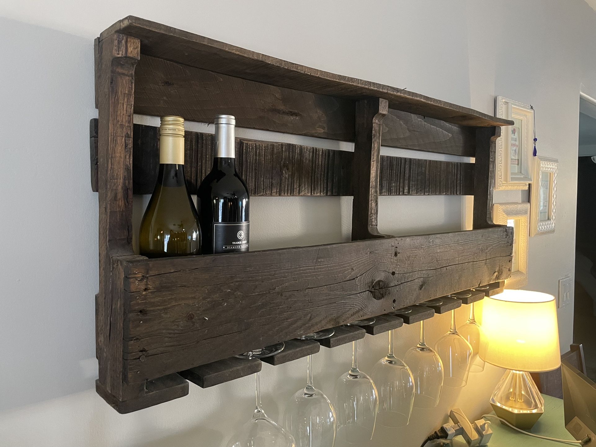 10 Bottle Wine Rack - Wall Mount Wine Storage & Glass Hanger - Wooden Pallet Bar Decor - Kitchen Organization